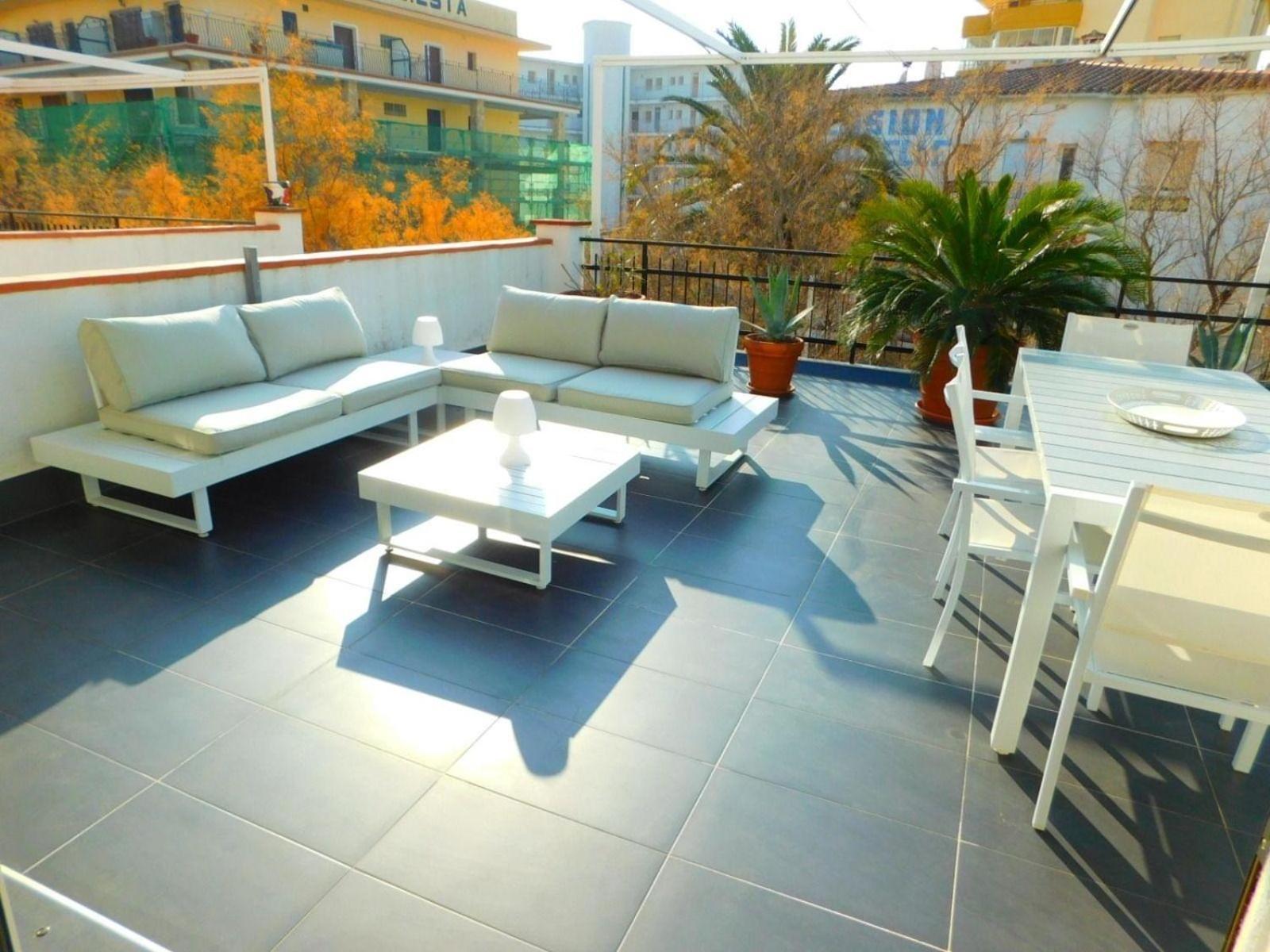 Apartamento In Strandnaehe Mit Grosser Terrasse, Parkplatz Und Meerblick In Salatar,